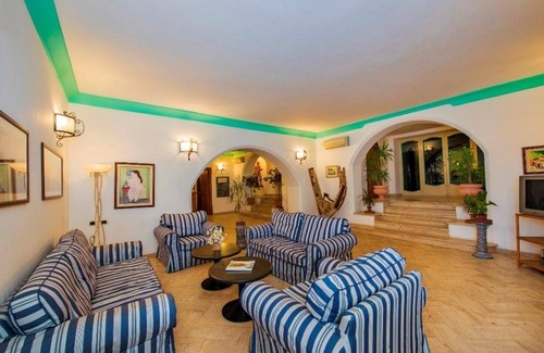 San Vincenzo Hotel | Habitación Cuádruple Estándar a pocos pasos del mar.