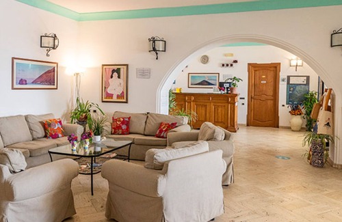 San Vincenzo Hotel | Habitación Cuádruple Estándar a pocos pasos del mar.
