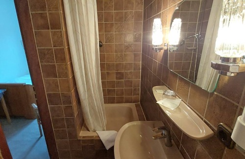 Laudenbach Cabaña | Habitaci��n Estándar Dos Camas No. 25 - Goldner Engel, Restaurante - Hotel - Carnicero