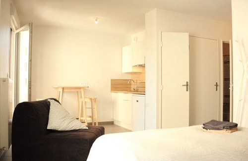 9th Arrondissement Apartamento | Standing City Cozy Apartment Balcony completely Fully equipped
