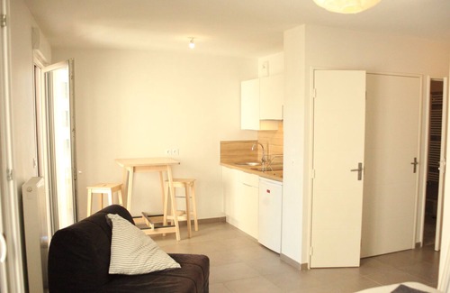 9th Arrondissement Apartamento | Standing City Cozy Apartment Balcony completely Fully equipped