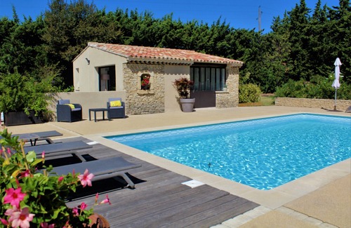 Merindol Cabaña | ALBERGUE PERMANENTE CON SPA / LUBERON PRIVADO
