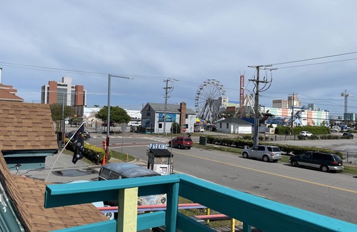Northeast Virginia Beach Apartamento | Standing on the Moon One Block to the Beach