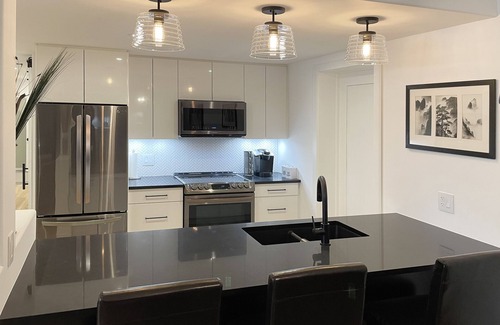 Clearview Casa | Stanley House - Upscale 2 Bedroom Gem - New Listing
