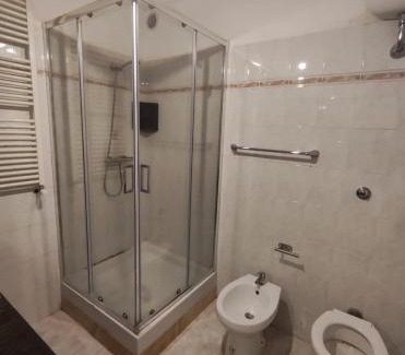 Marco Simone Casa | Stanza con Bagno Privato in appartamento condiviso