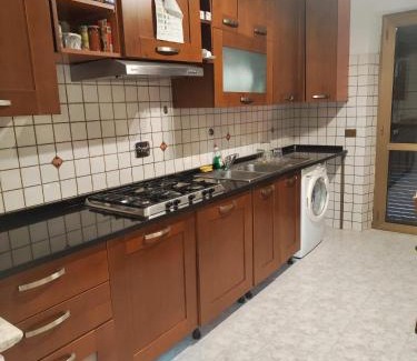 Marco Simone Casa | Stanza con Bagno Privato in appartamento condiviso