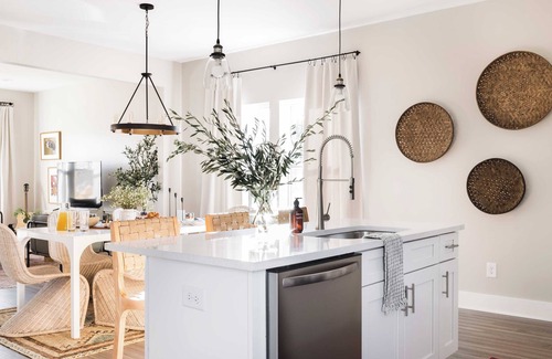 Talbot's Corner Cabaña | Stapleton By Avantstay Bright & Contemporary Home in Nashville!
