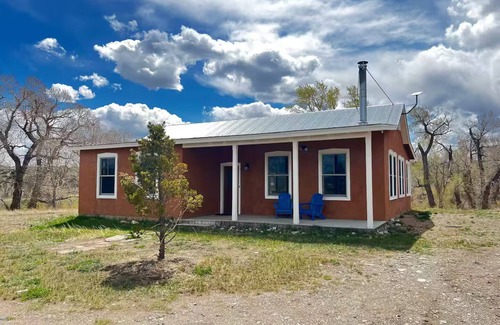 Red Wing Casa | Star Bungalow: Riverfront 2-bedroom bungalow in Gardner