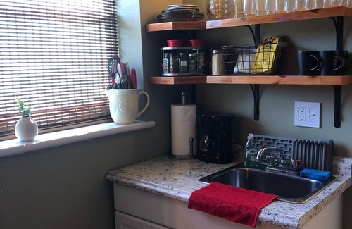 Gulfport Cabaña | Star Cottage at Stetson is a cozy and quaint cottage in Gulfport