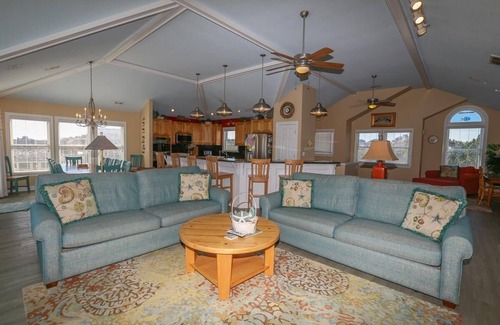 Colington Casa | Wake up to an Outer Banks sunrise from this luxurious oceanfront home