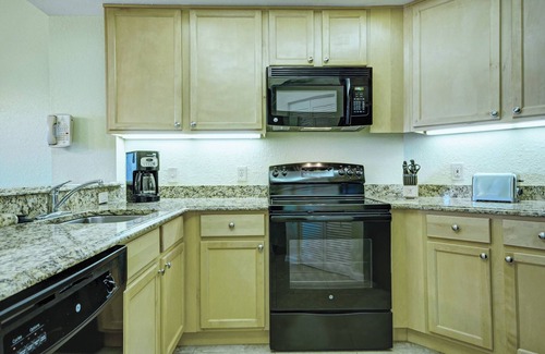Kissimmee Complejo | Star Island Resort -2 BR Deluxe Suite. Putting Green, Fishing, Pool, Pickleball!