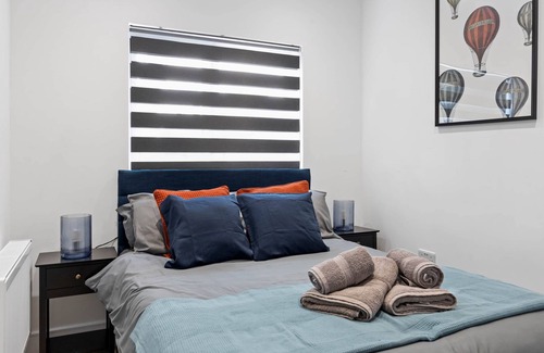 West Hendon Apartamento | Modern 2BR 2BA w garden parking 5 min walk 2 tube.