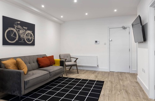 West Hendon Apartamento | Modern 3BR 2BA w garden parking 5 min walk 2 tube
