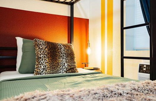 Gateway District Casa | Star Motel Unit 3- New Premier & Private Las Vegas Arts District Home
