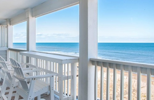 Kill Devil Hills Condominio | Estrella del mar: vista al mar, condominio de nivel superior, paseo privado a la playa, piscina comunitaria.
