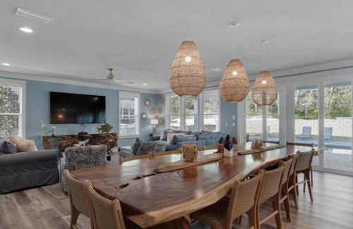 Tang-O-Mar Casa | Starboard Side by Newman-Dailey