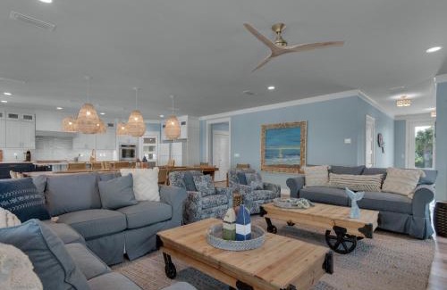Tang-O-Mar Casa | Starboard Side by Newman-Dailey