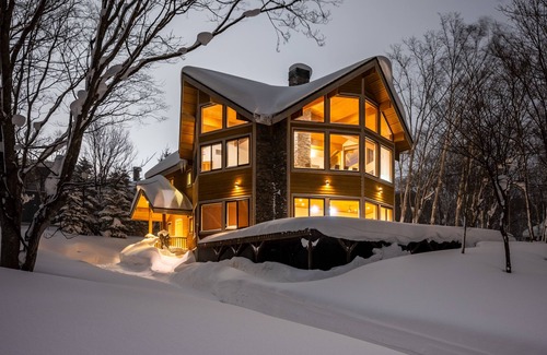 Niseko Casa | Starchase by H2 Life