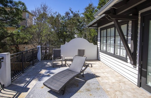 Treetop Apartamento | Starfish Carriage House