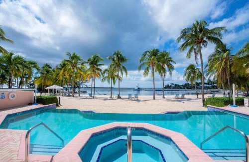 Rum Point Apartamento | Starfish Kai - Serene Beachfront Condo with Stunning Bay Views & Resort Amenities