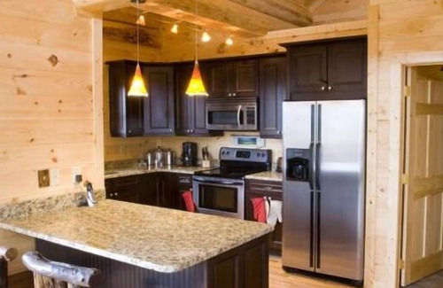 Almond Cabina | Stargazer-Watershed Cabins-Outdoor Fireplace