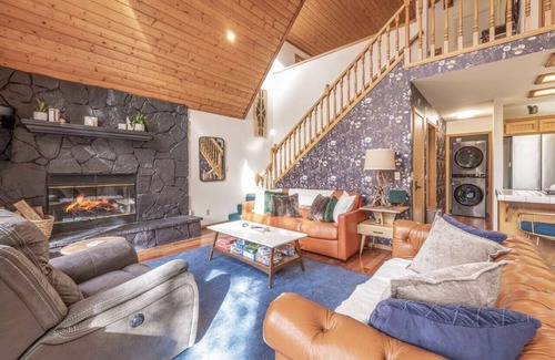 Sugarloaf Chalet De Esquí | Stargazer| Near Lake, Jacuzzi, Dogs Ok, Trails, AC
