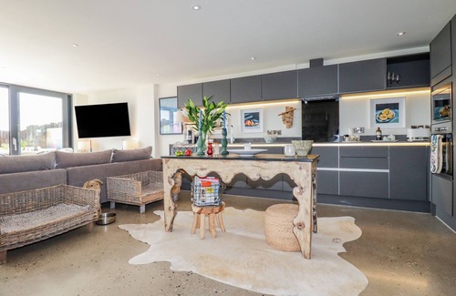 Penzance Cabaña | STARGAZERS, pet friendly, country holiday cottage in Sennen