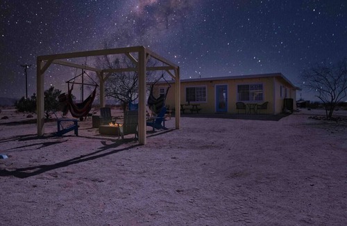 Joshua Tree Casa | Stargazing Retreat - 2 Acres/Outdoor Tub/Hammocks