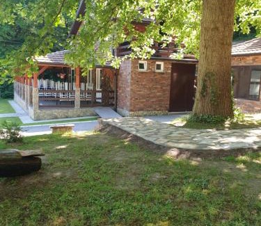 Mladenovac Complejo | Stari Vujadin