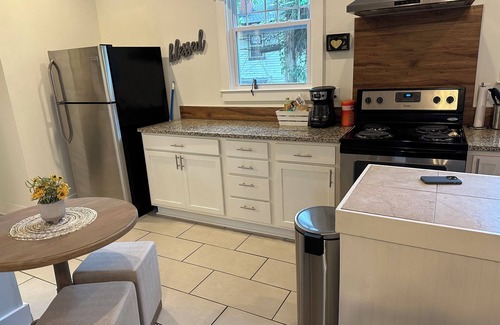 Midtown Apartamento | Starland Area gem! Marvelous 2-bedroom apartment in Savannah