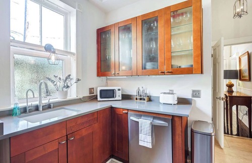 Thomas Square Casa | Starland District - Spacious 2-Bedroom Haven