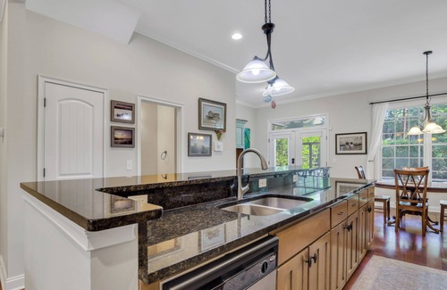 Thomas Square Casa | Starland Yard Area Long Term Stay with Heated Pool Access