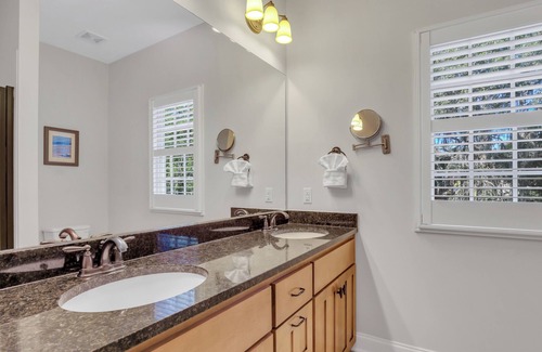 Thomas Square Casa | Starland Yard Area Long Term Stay with Heated Pool Access