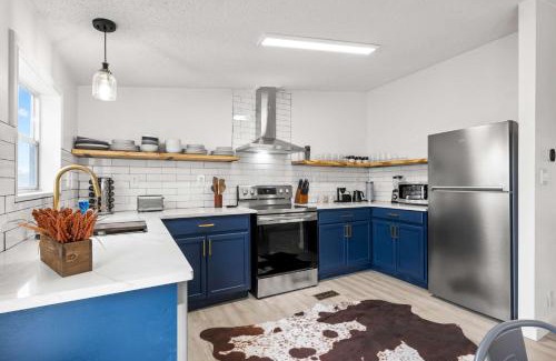 Canyon Lake Casa | Starlight Horizon 2 Cabins Hot Tub & Pool - Pet-Friendly Texas Hill Country Stay Near Canyon Lake Sleeps 12, Stargazing, Group Getaway