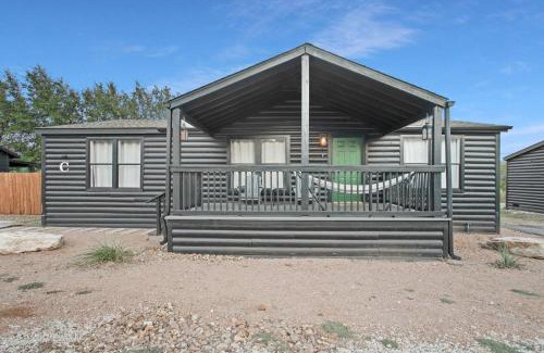 Canyon Lake Casa | Starlight Horizon Cabin C - Pet-Friendly Texas Hill Country Cabin Near Canyon Lake - Pool, Stargazing & Group Getaways Sleeps 8