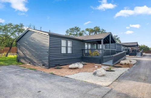 Canyon Lake Casa | Starlight Horizon Cabin M - Pet-Friendly Texas Hill Country Cabin Near Canyon Lake - Pool, Stargazing & Group Getaways - Sleeps 8