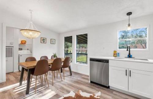 Canyon Lake Casa | Starlight Horizon Cabin M - Pet-Friendly Texas Hill Country Cabin Near Canyon Lake - Pool, Stargazing & Group Getaways - Sleeps 8