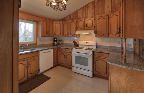 Bluewater Cabaña | Starlight Lakefront Cottage