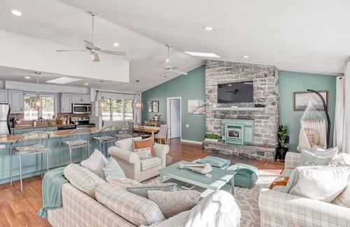 Monticello Casa | Starlight Lakehouse; Your Magical 5 Bdrm Getaway! W/ BRAND NEW 7 SEATER HOT TUB!