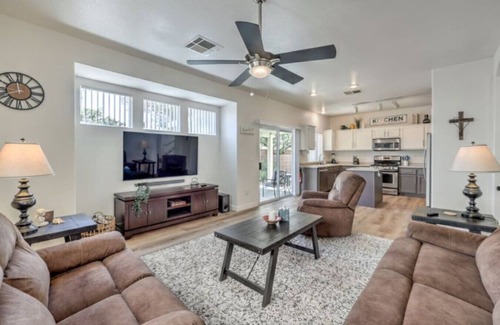 North Las Vegas Casa | Starling Mesa | Extended Stay Modern Vegas