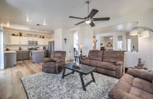 North Las Vegas Casa | Starling Mesa | Extended Stay Modern Vegas