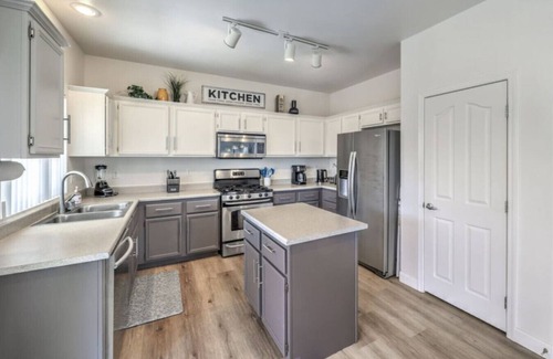 North Las Vegas Casa | Starling Mesa | Extended Stay Modern Vegas