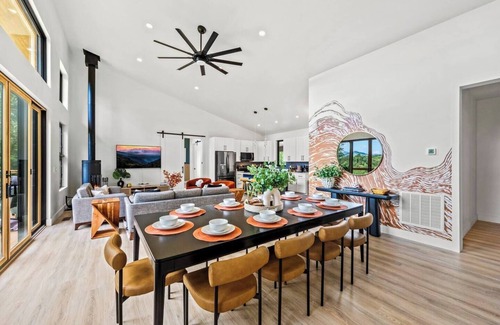 Leicester Casa | Starlit Lux Retreat AVL by 5 Seasons Homestays