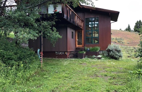 Livingston Cabina | Stars and Serenity, Connection or Off Grid, welcome to Mission Meadows Retreat!