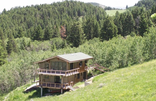 Livingston Cabina | Stars and Serenity, Connection or Off Grid, welcome to Mission Meadows Retreat!