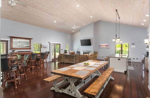 Ottawa Casa | Starved Rock Retreat - Private, Gated Entrance, 5 min from State Parks!