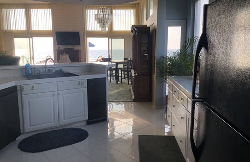 Lengueta Arenosa Casa | Stately oceanfront villa.