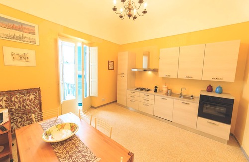 Vasto Casa | una casa de campo en el centro, con jardín