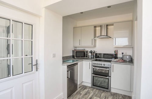 Llanfaelog Casa | STATION HOUSE, pet friendly, character holiday cottage in Rhosneigr