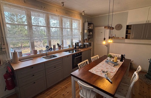 Hogsby Municipality Apartamento | Stationskontor - Your vacation apartment in Sinnerskog's old train station
